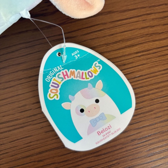 Squishmallows 8" Belozi the Cow US Exclusive - Picture 5 of 7